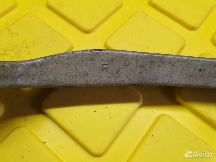 Рычаг передний правый верхний Audi A8 3D6407694A