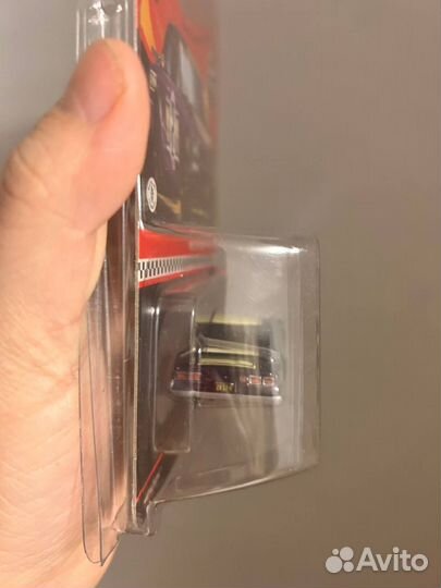 Hot wheels rlc nissan skyline 2000 gt-r