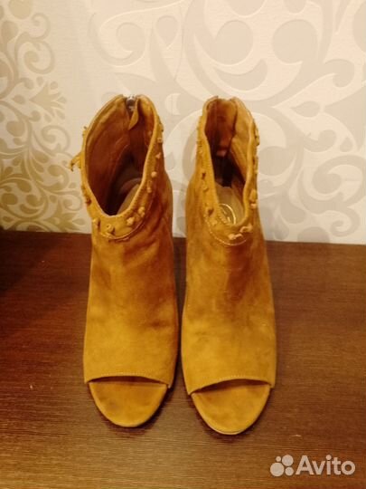 Босоножки-ботильоны