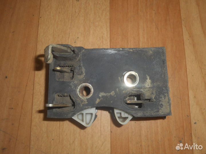 Замок двери задней левой Audi 90 (B3) (1986-1991)