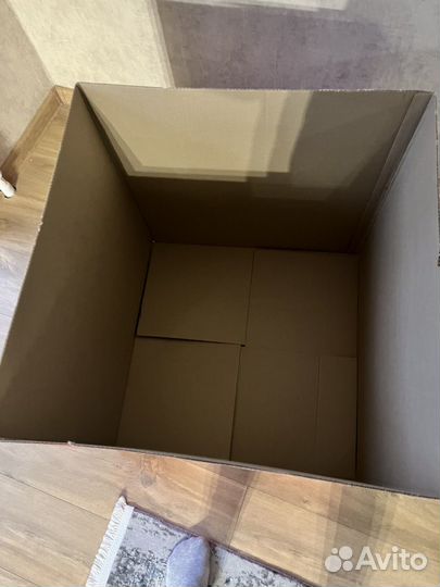 Подарочная коробка