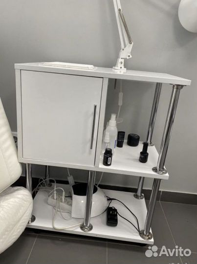 Педикюрная тележка с вытяжкой