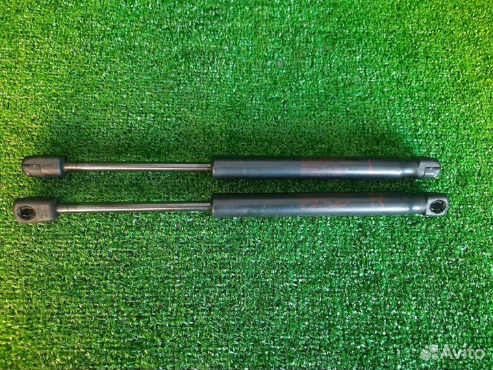 Амортизатор крышки багажника (комплект) Mitsubishi