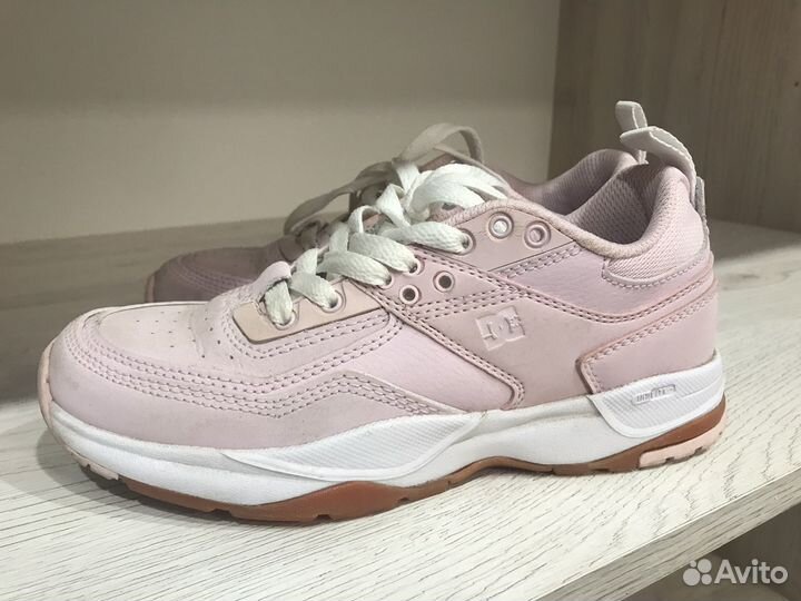 Кроссовки женские