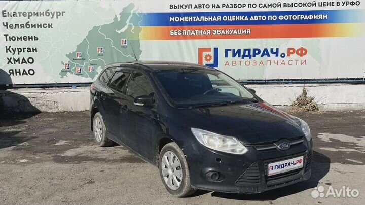 Накладка на крыло левая Ford Focus 3 1726788. Слом