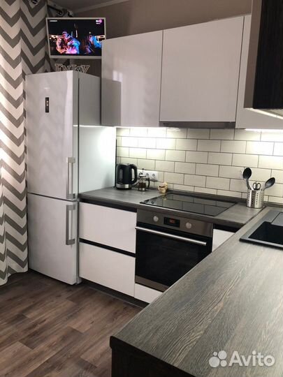 Гарнитур кухонный. Влагостойкая столешница