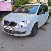 Volkswagen Touran 1.6 MT, 2010, 360 000 км, с пробегом, цена 380 000 руб.