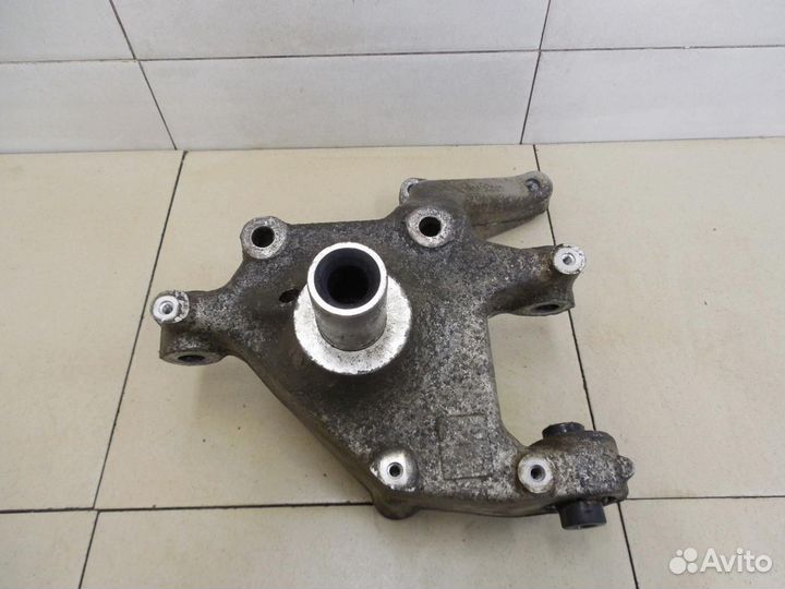 Кулак поворотный задний правый Passat B6 2005-2010