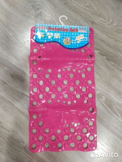 Резиновый коврик в ванну