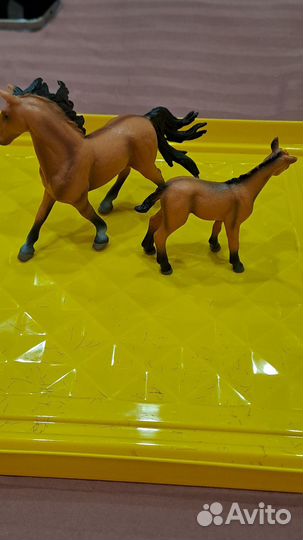 Фигурки лошадей