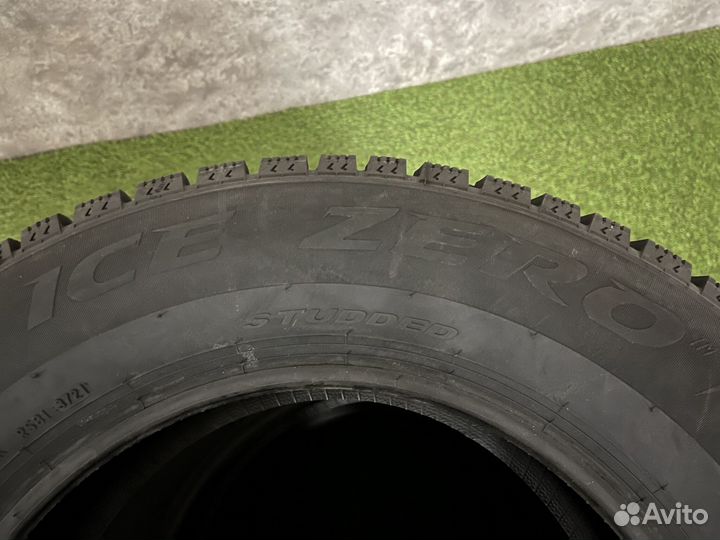 Pirelli Winter Ice Zero 215/55 R17 98T