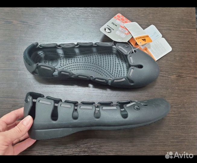 Crocs женские, черного цвета