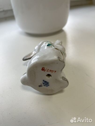 Статуэтка зайчик с ромашкой