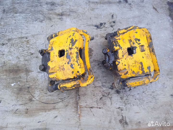 Суппорт передний Nissan Sunny b15