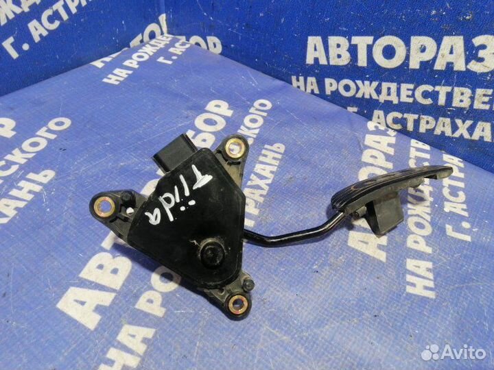 Педаль газа Nissan Tiida Latio седан HR15DE 2007