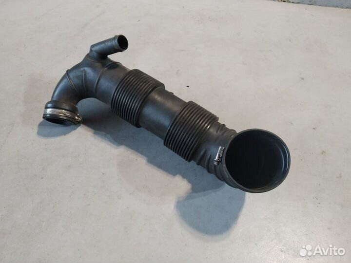 Патрубок воздушного фильтра Volkswagen Crafter 2.0