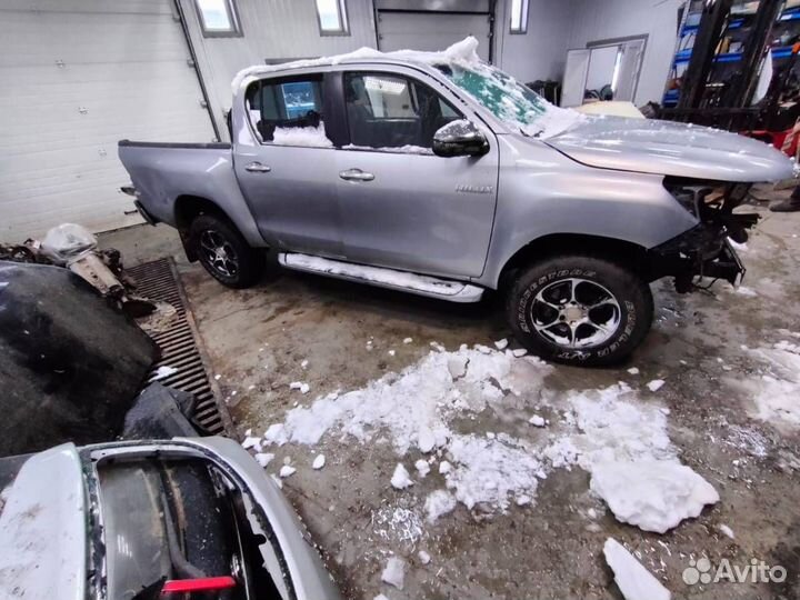 Toyota Hilux 2017 в полный разбор