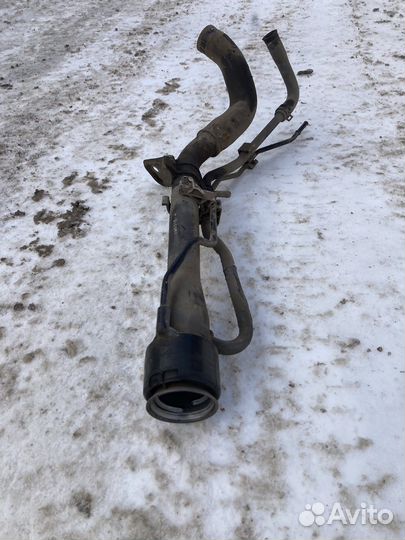 Горловина топливного бака Toyota Hilux