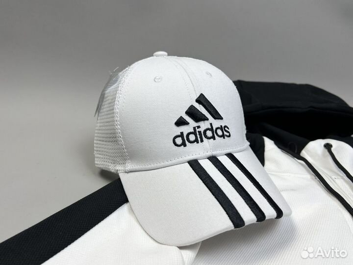 Спортивный костюм adidas