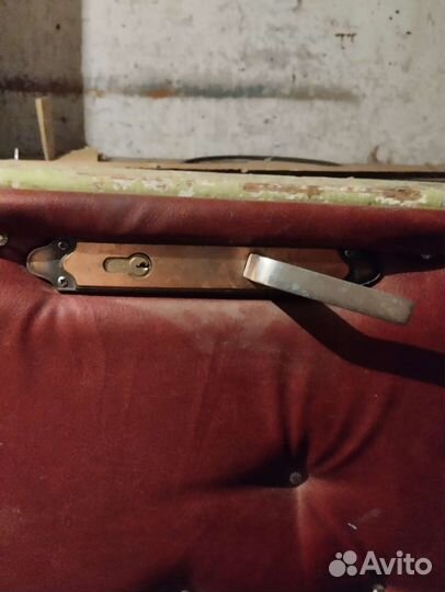 Дверь входная деревянная