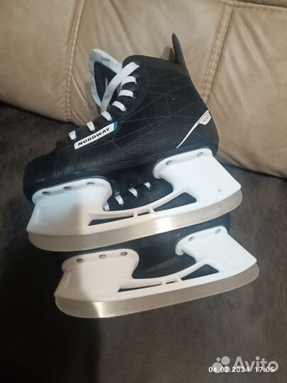 Коньки хоккейные