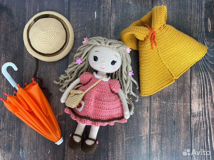 Вязаная кукла ручной работы