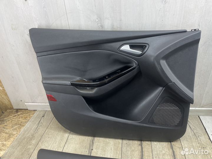 Дверные карты обшивки +подсветкой Ford Focus 3