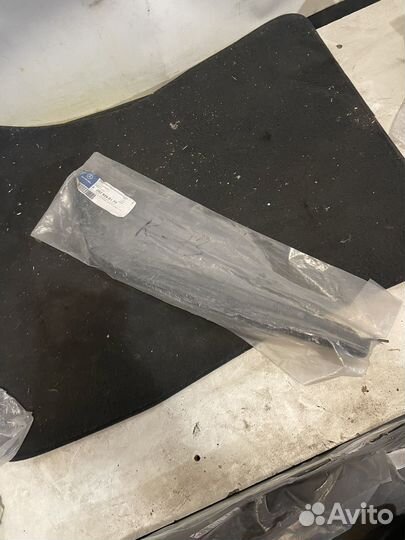 Молдинг под фару левый Mercedes Benz W202