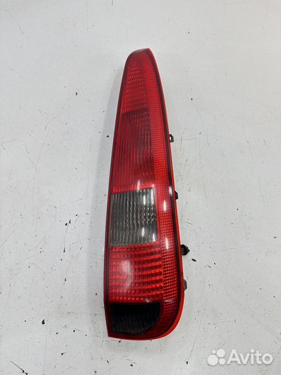 Фонарь задний правый до 2005 Ford Fusion дефект