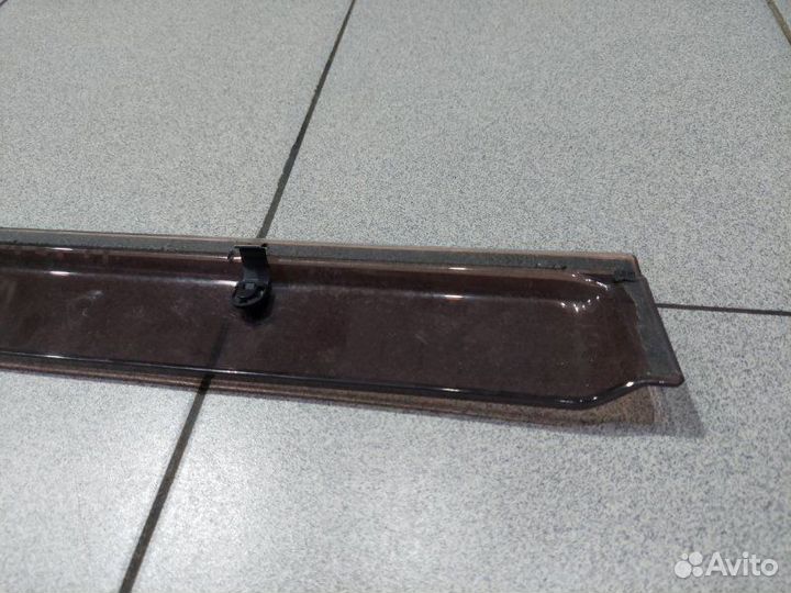 Ветровик задний левый Nissan Juke YF15