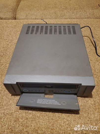 Видеомагнитофон GoldStar P-500W