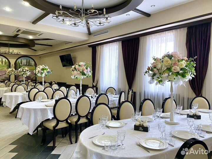 Стойки под цветочные копозиции в ресторан