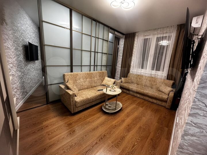 2-к. квартира, 43 м², 8/9 эт.