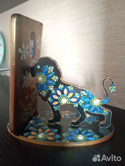 Подставка для телефона из дерева