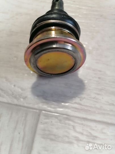 Шаровая верхняя переднего рычага Toyota Mark II