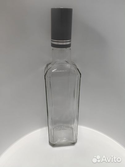 Бутылки с пробкой в ассортименте