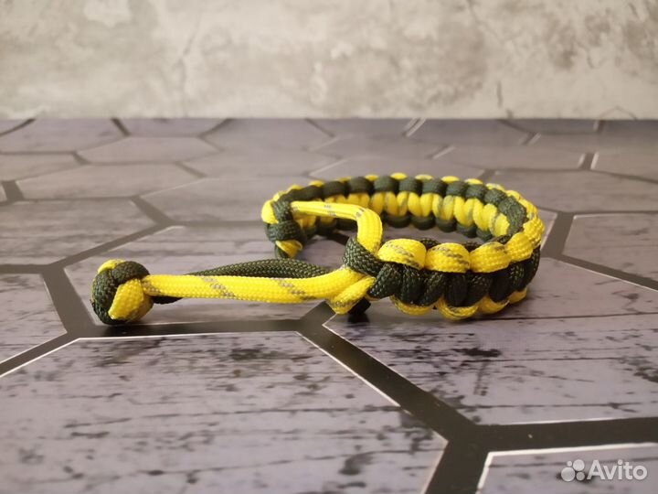 Браслет из паракорда