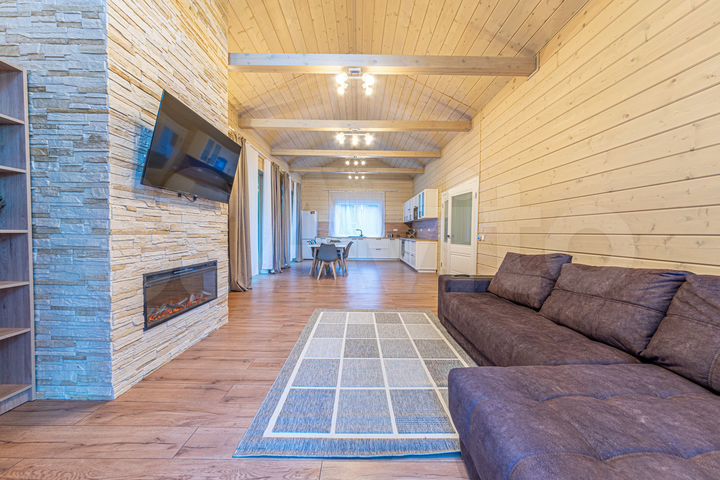 Дом 215 м² на участке 11 сот.