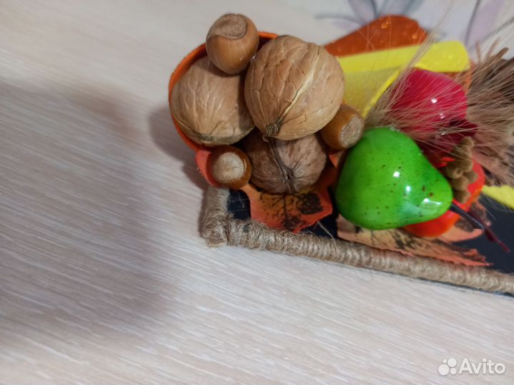 Осенняя поделка.Много природных материалов