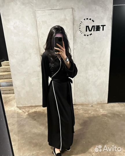 Платье миди на запах с лампасами