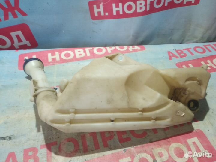 Бачек омывателя Пежо 206