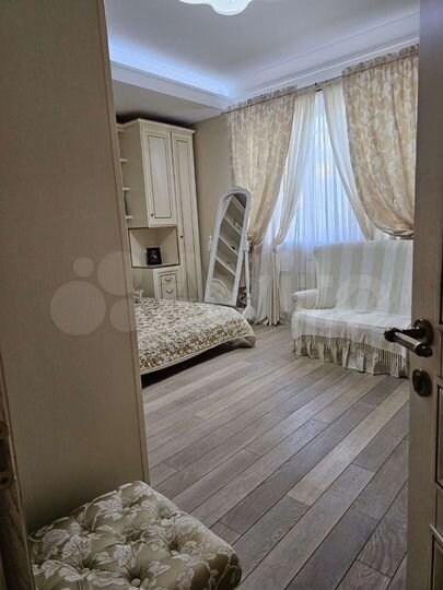 4-к. квартира, 325 м², 2/6 эт.