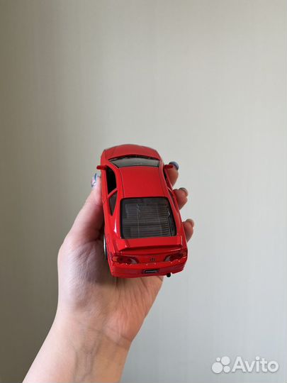 Игрушечная машинка