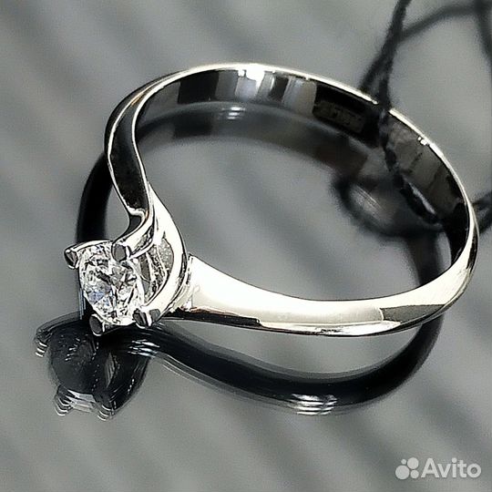 Золотое кольцо с бриллиантом. Золото 750