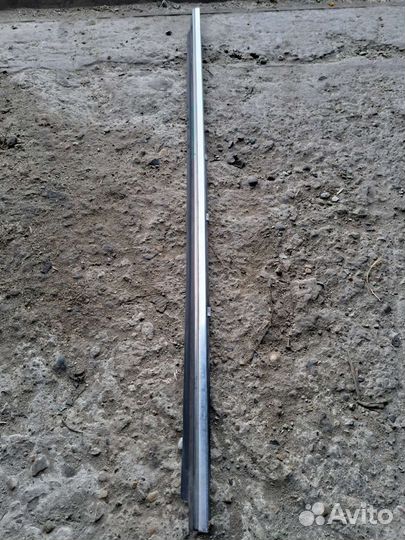 Молдинг стекла на Mercedes W140