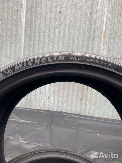 Michelin Pilot Sport 4 S 295/25 R22 и 255/30 R22 97Y