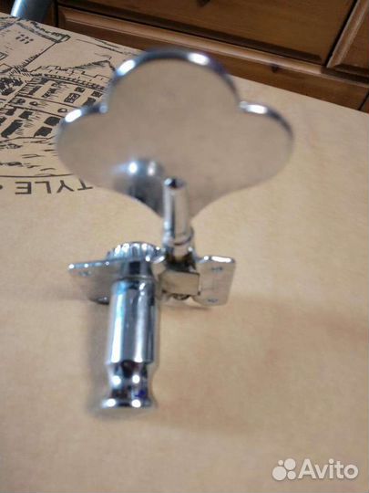 Колок для басс гитары