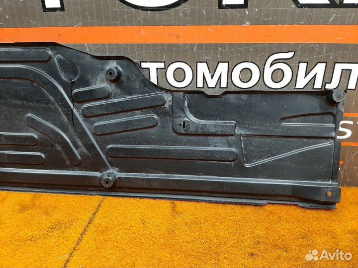 Защита днища кузова правая Mercedes-Benz C-Class