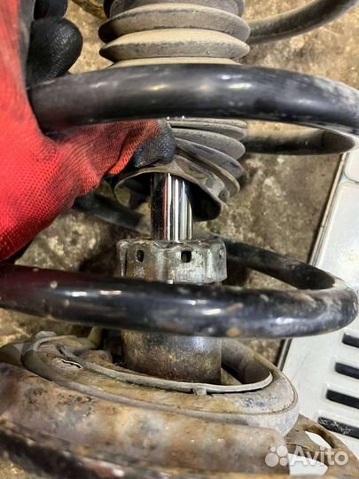 Стойка амортизатора передняя Renault Espace 4