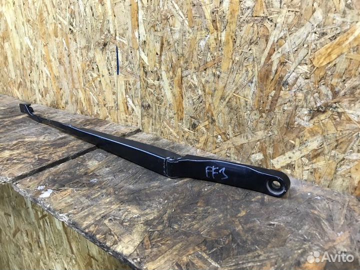 Поводок стеклоочистителя передний левый Opel Astra